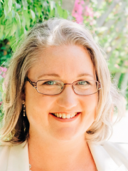 Headshot of Glenys Oberg